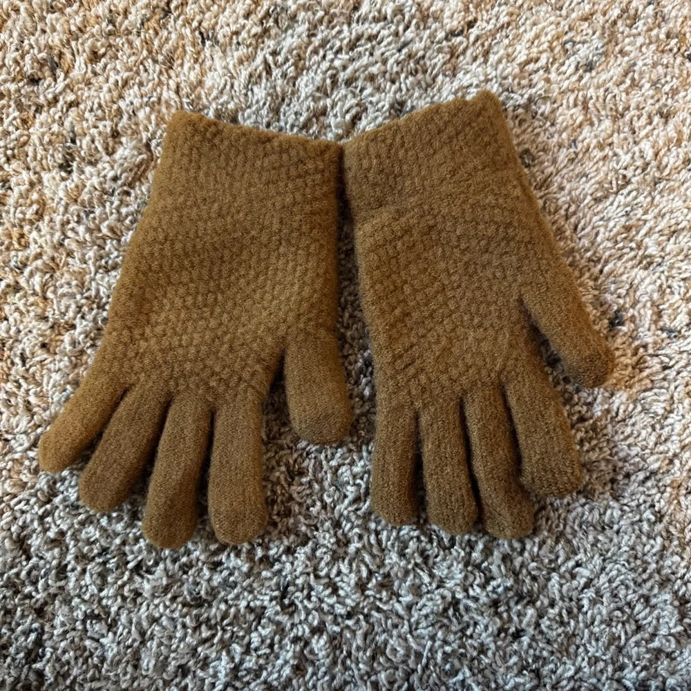 Cozy Brown Knit Gloves
